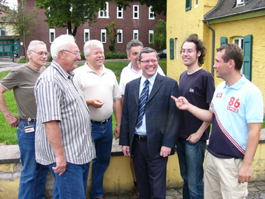 Hans-Josef Schneider (3. von rechts) mit Vertretern des SPD-Gemeindeverbandes bei der Erarbeitung des Wahlprogramms.